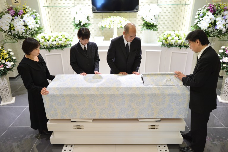 出棺 の流れ 葬儀から火葬場まで 福島 茨城の葬儀は たまのや へ