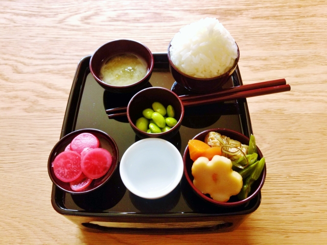 納骨式とは 納骨式にかかる費用やマナー等を分かりやすく解説いたします 霊園 お墓の鳳友産業グループ