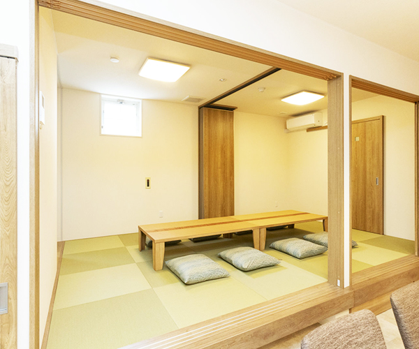 宿泊可（３名迄）、レンタル布団も手配します。